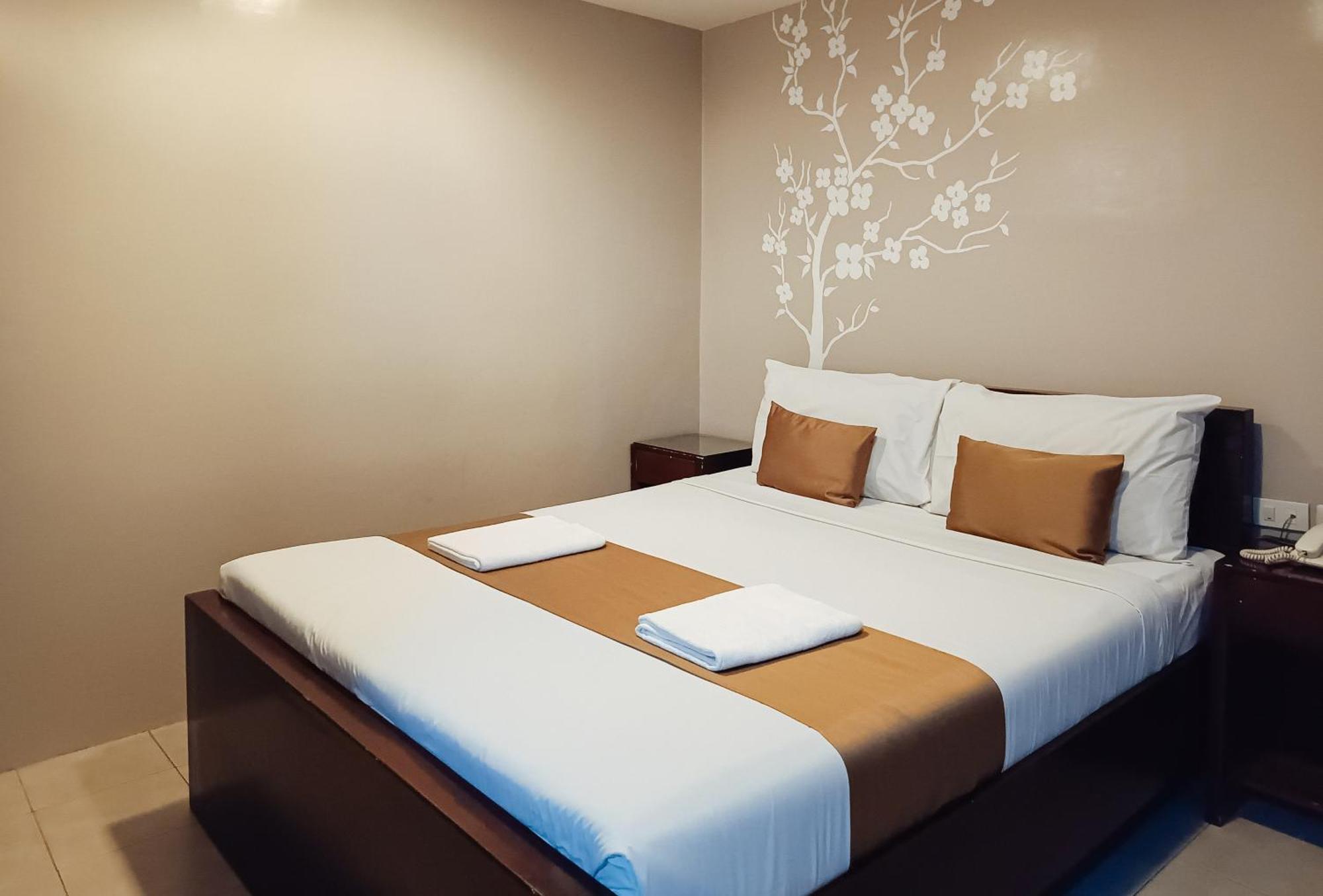 Hotel Juliana Tuguegarao City Exterior foto